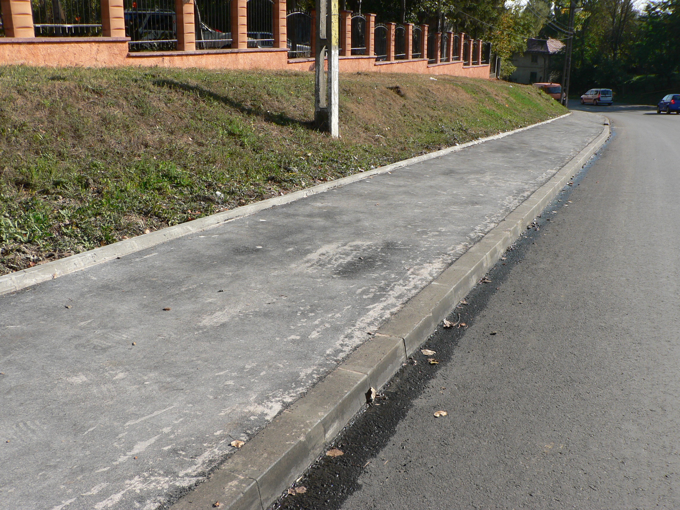 1.3 strat uzura trotuar str. Plt Ghinita 4.JPG